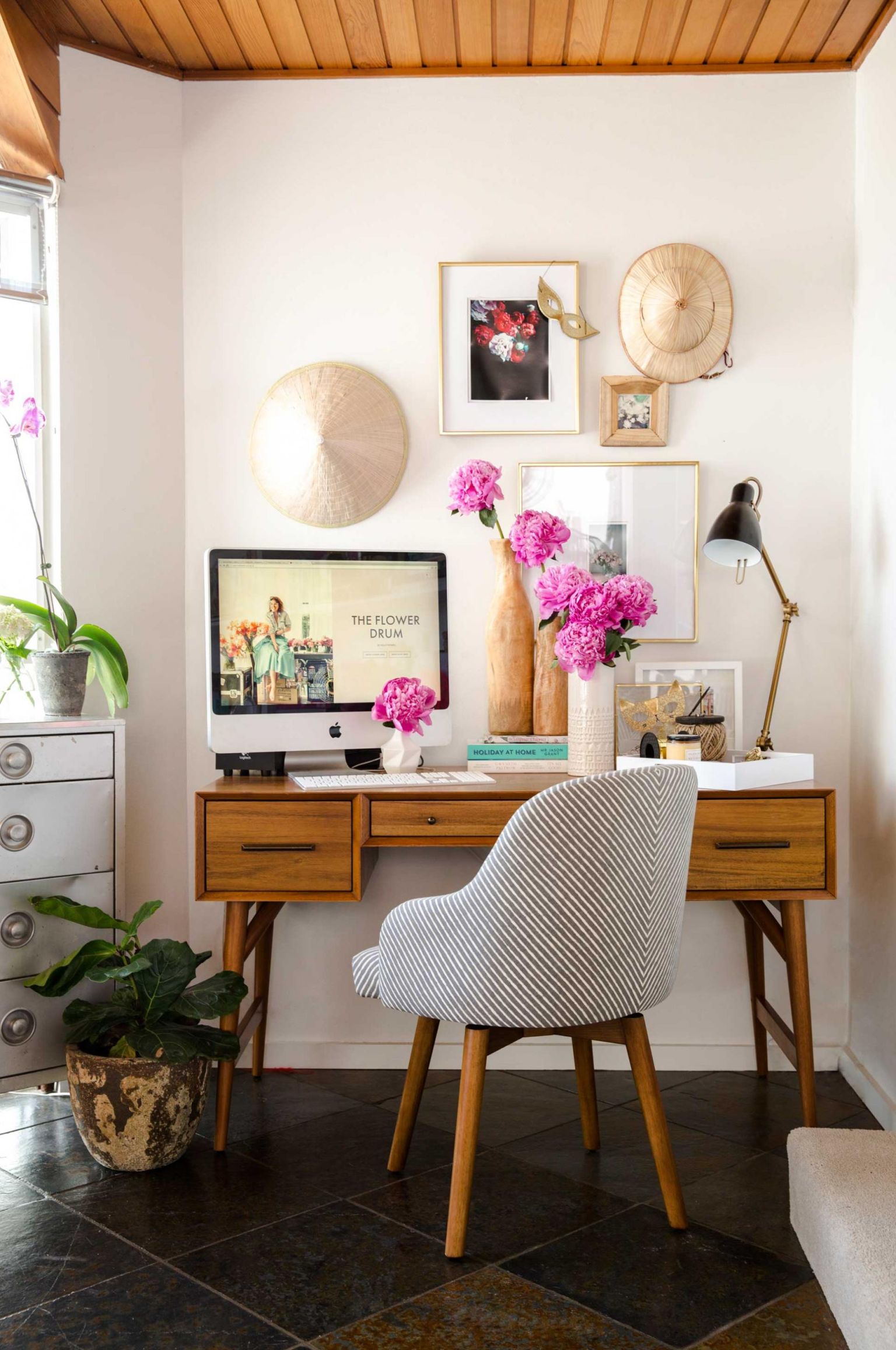 29-fabulous-florals-home-office-ideas-homebnc-768x11562x